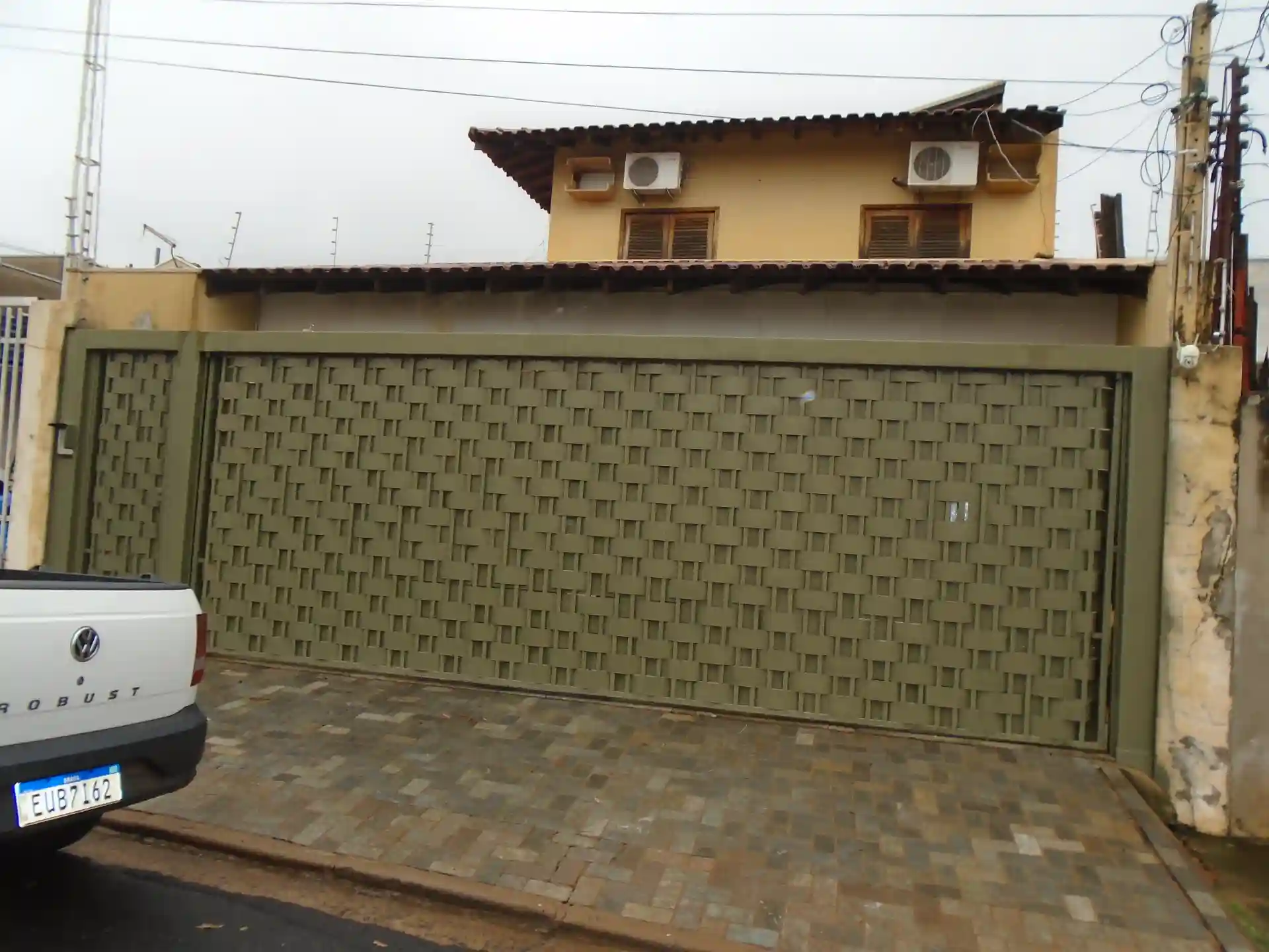 Casa com 2 quartos para aluguel — foto 1 de 17