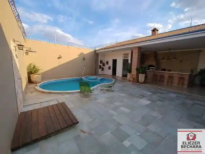 Casa com 3 quartos à venda, 257m² — foto 1 de 56