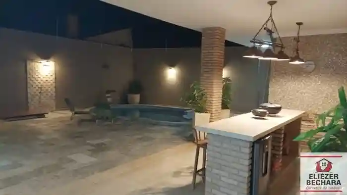 Casa com 3 quartos à venda, 257m² — foto 2 de 56
