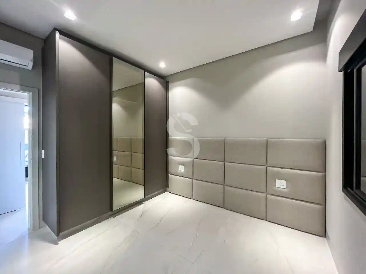 Casa de Condomínio com 3 quartos à venda, 248m² — foto 10 de 17