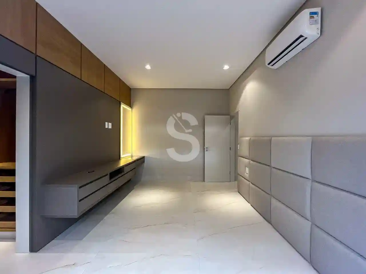 Casa de Condomínio com 3 quartos à venda, 248m² — foto 2 de 17