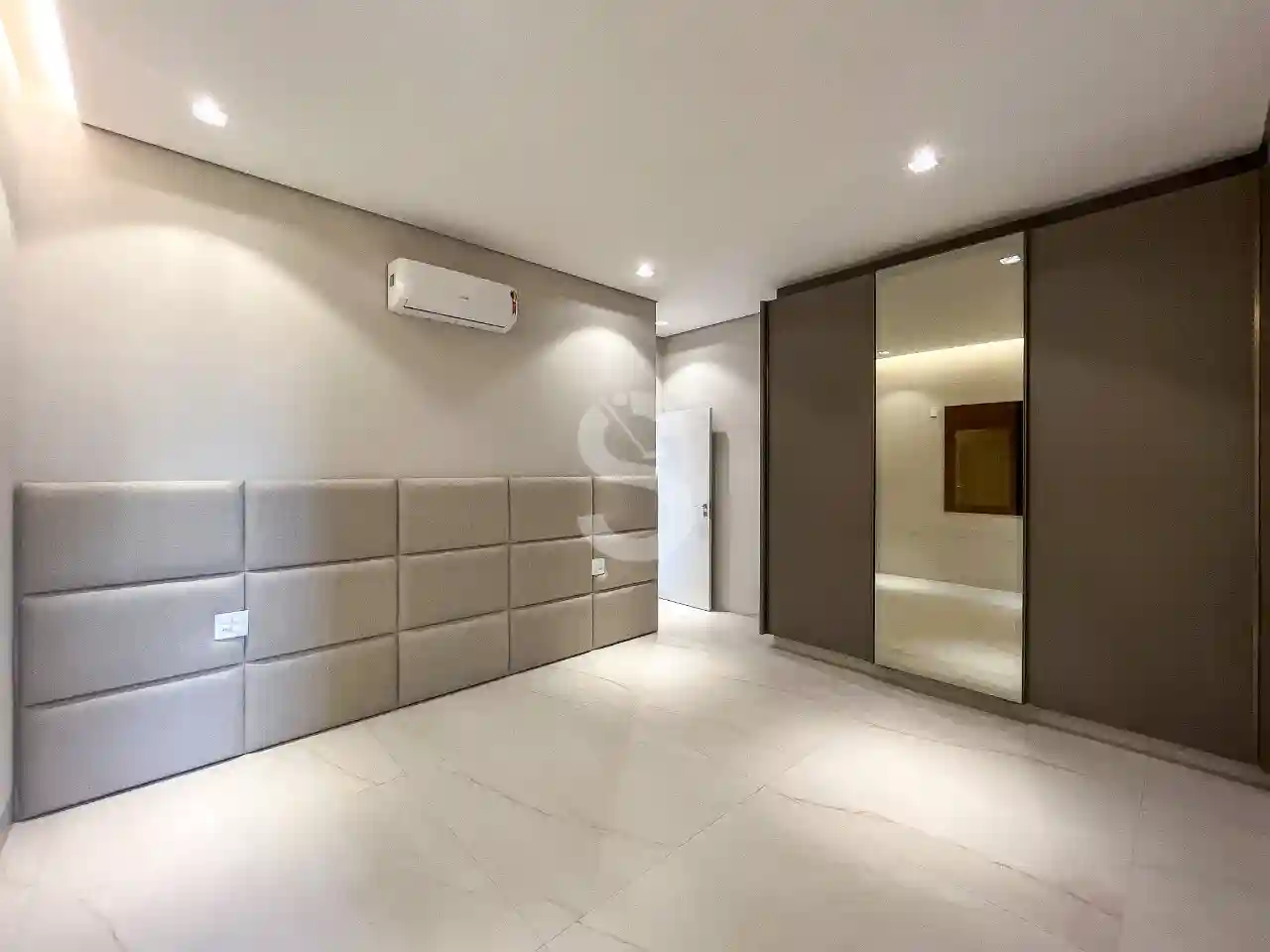Casa de Condomínio com 3 quartos à venda, 248m² — foto 8 de 17