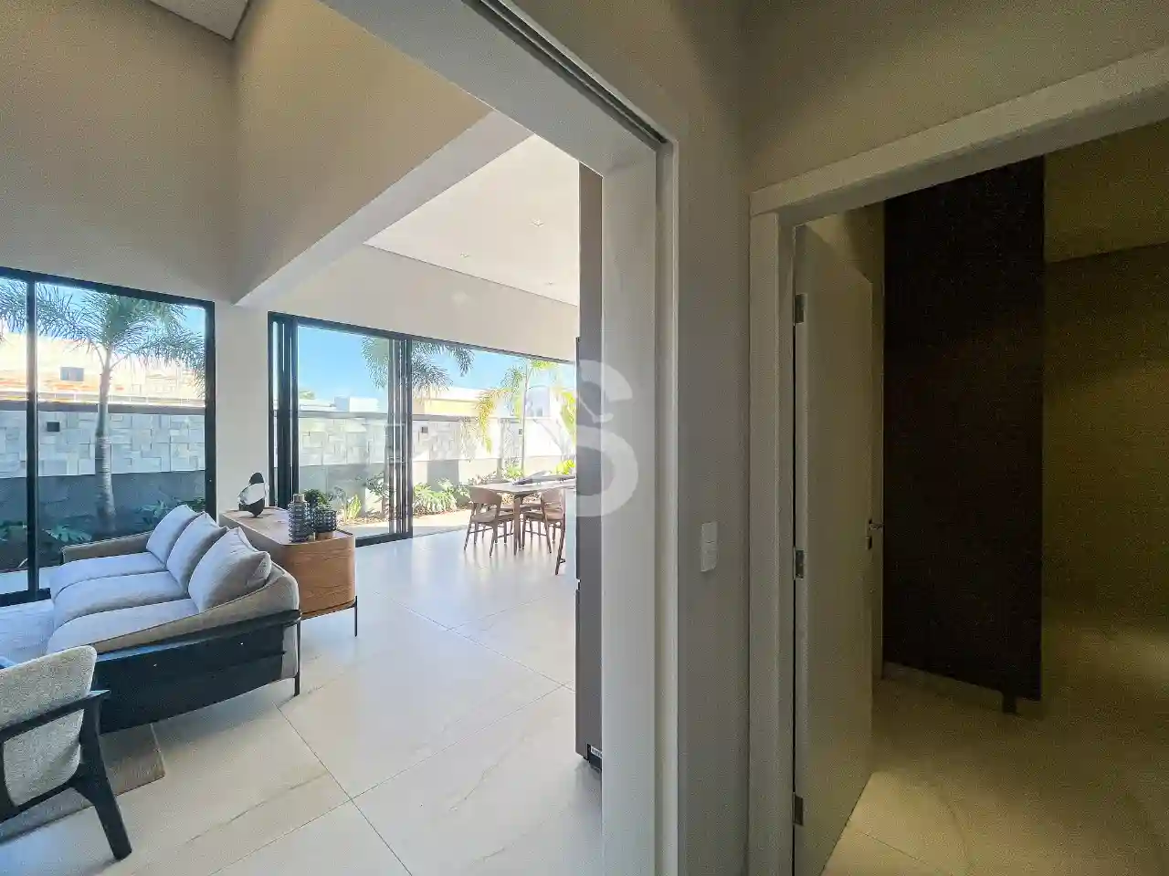 Casa de Condomínio com 3 quartos à venda, 248m² — foto 9 de 17