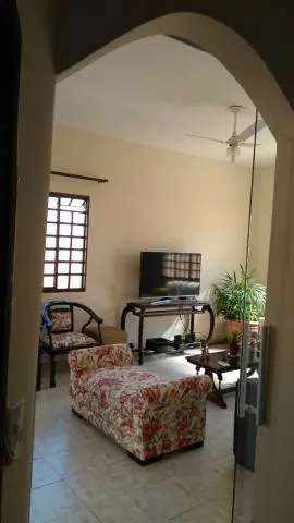 Casa à venda — foto 2 de 5