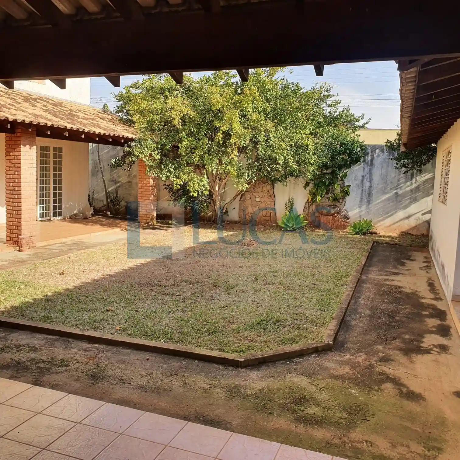 Casa com 3 quartos à venda, 310m² — foto 9 de 10