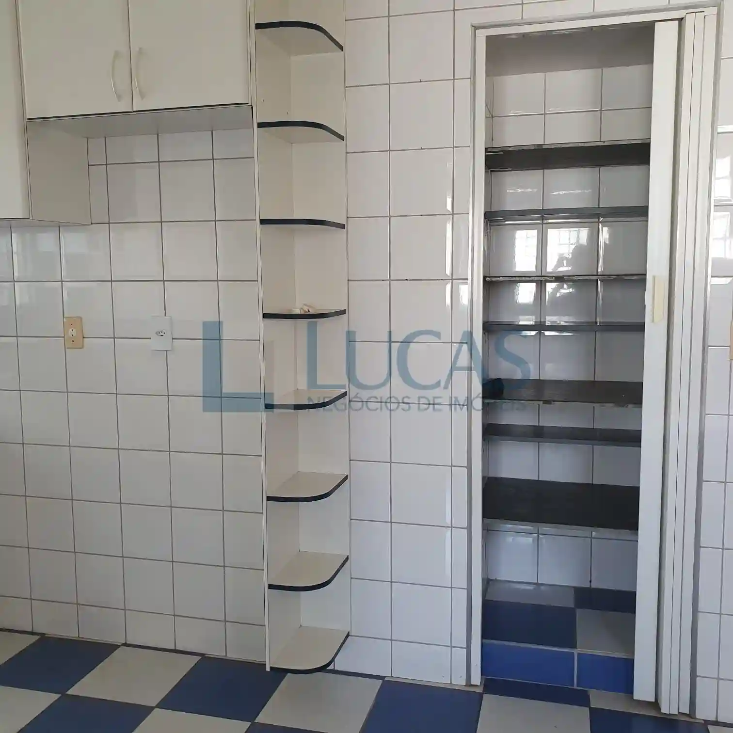 Casa com 3 quartos à venda, 310m² — foto 8 de 10