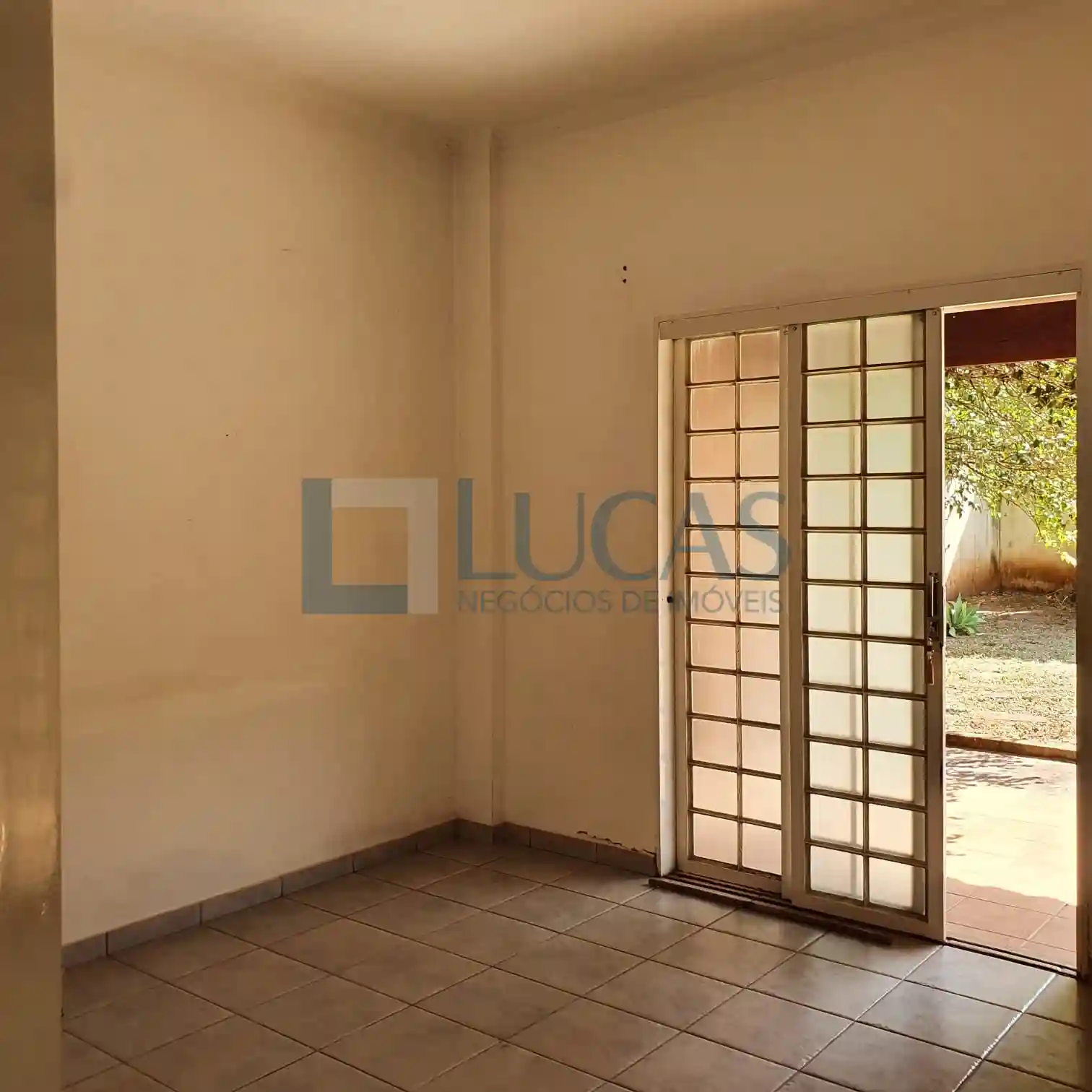 Casa com 3 quartos à venda, 310m² — foto 2 de 10