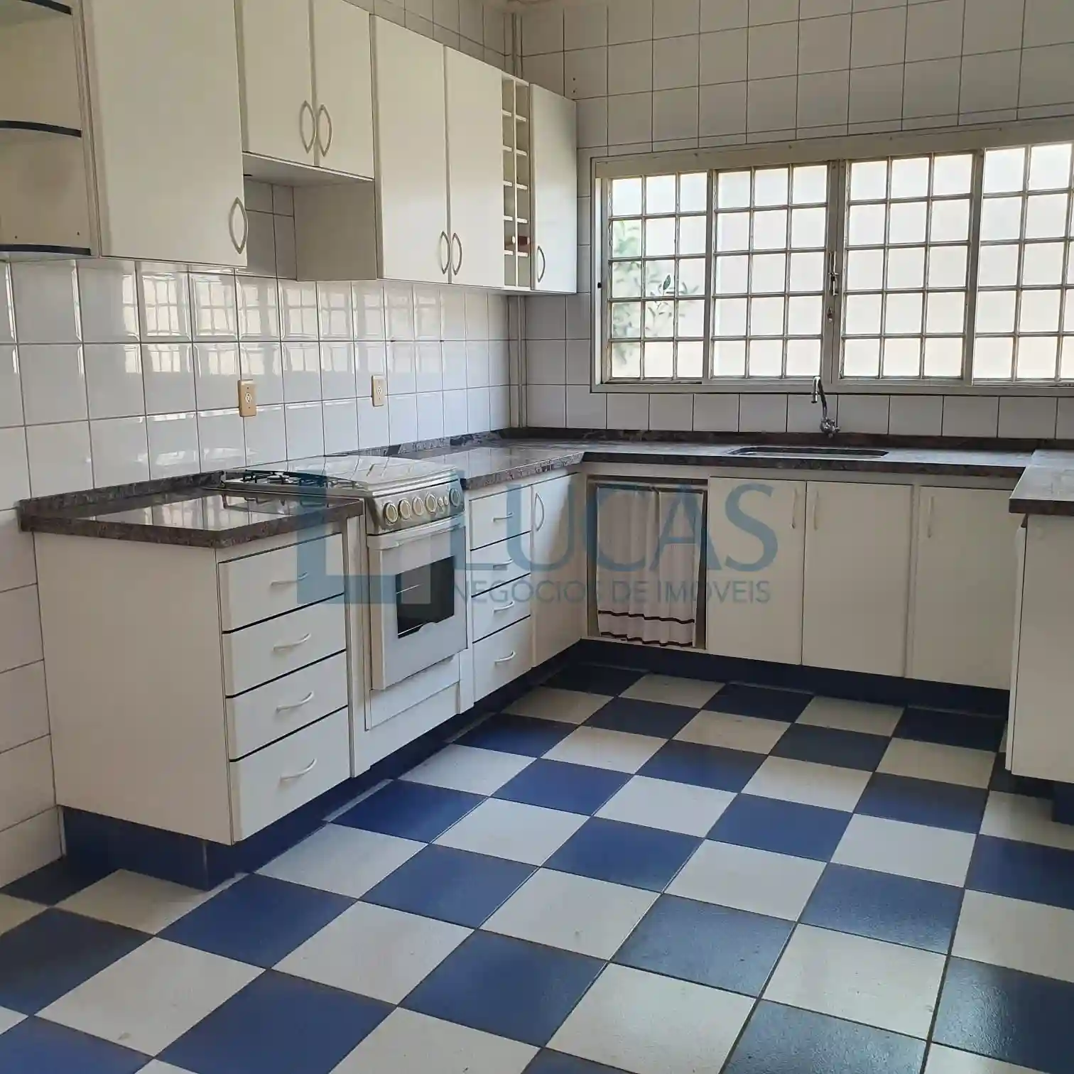 Casa com 3 quartos à venda, 310m² — foto 6 de 10