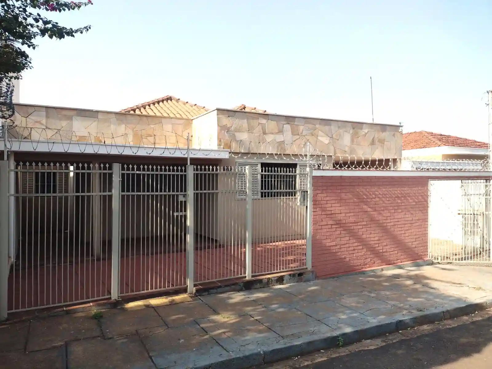 Casa Comercial com 3 quartos à venda, 150m² — foto 1 de 16