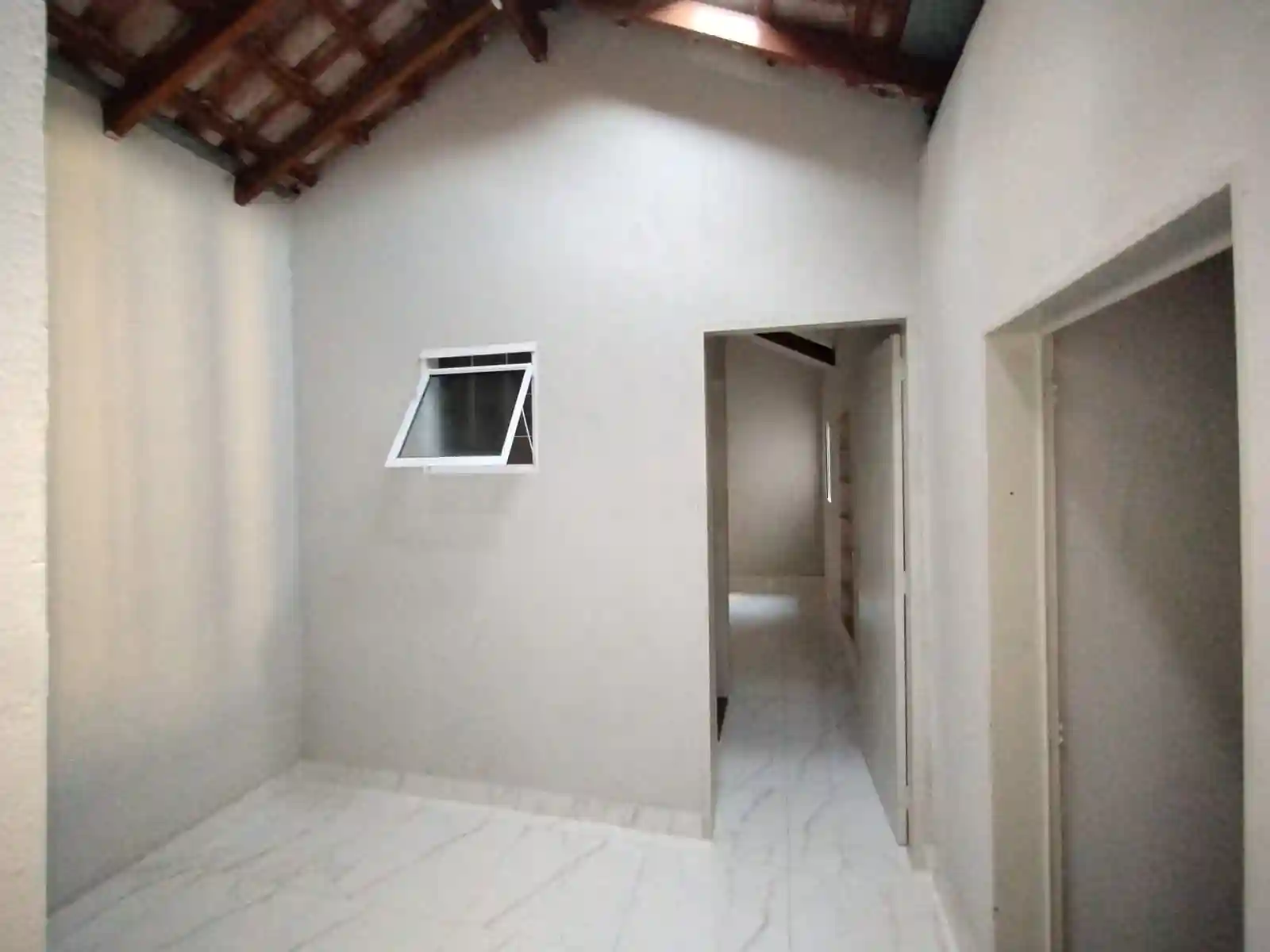 Casa com 2 quartos para aluguel, 60m² — foto 1 de 5