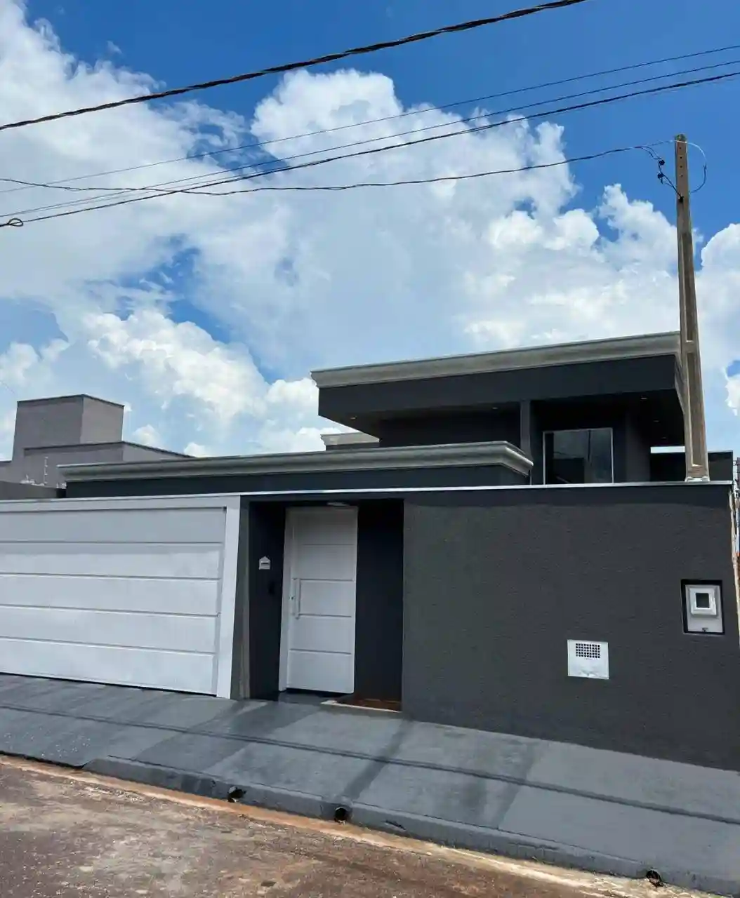 Casa com 3 quartos à venda, 220m² — foto 1 de 12