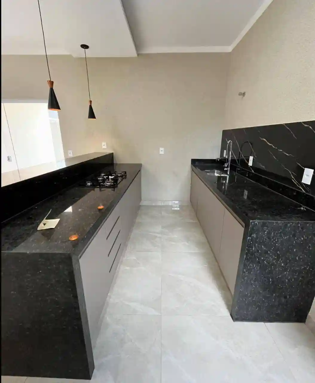 Casa com 3 quartos à venda, 220m² — foto 3 de 12