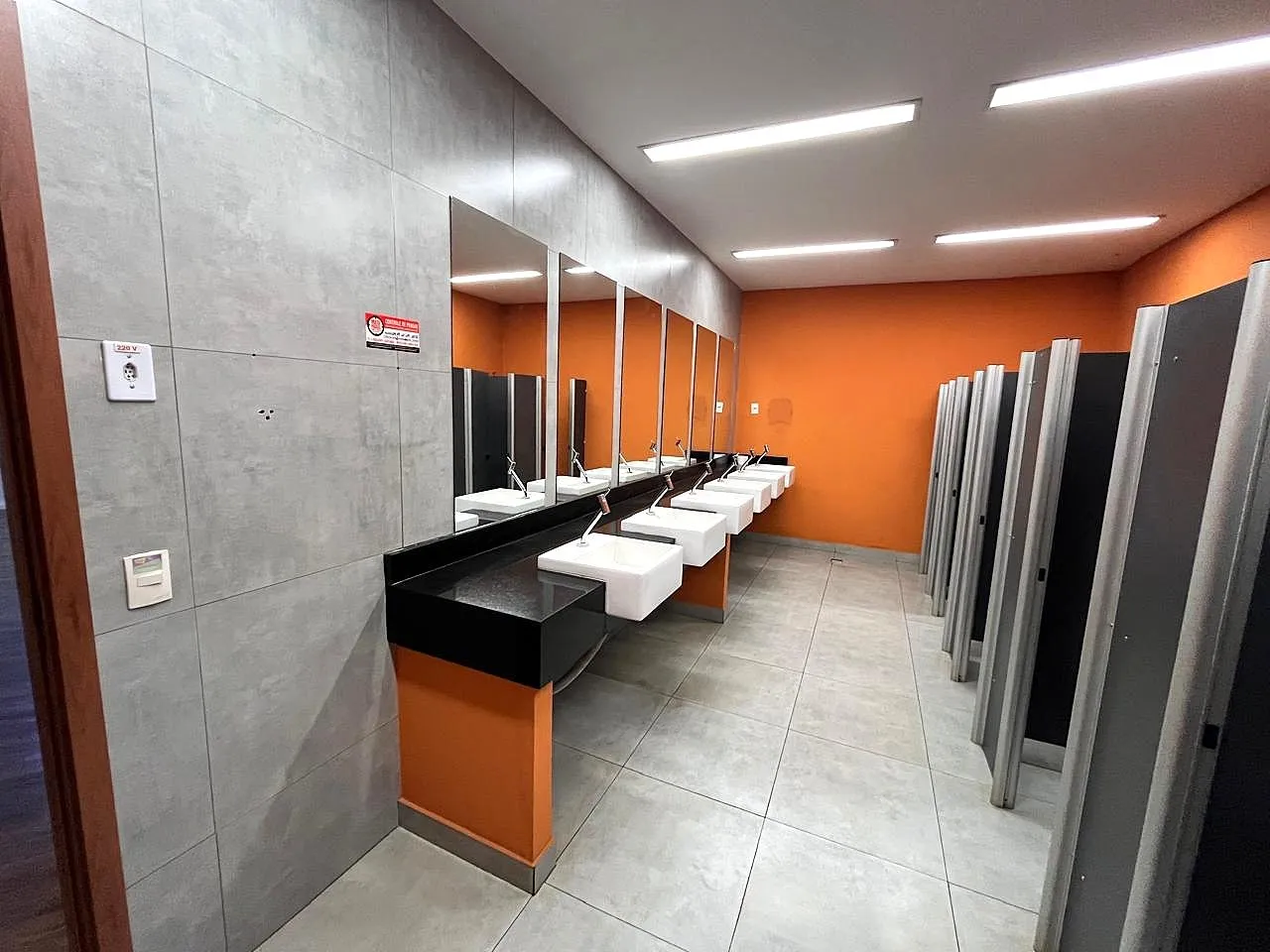 Loja / Salão / Ponto Comercial para aluguel, 2100m² — foto 20 de 23