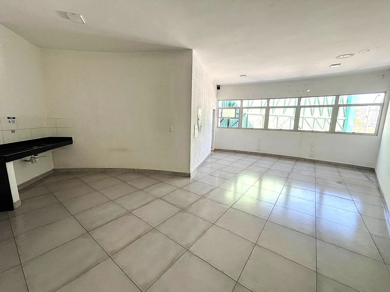 Loja / Salão / Ponto Comercial para aluguel, 2100m² — foto 15 de 23