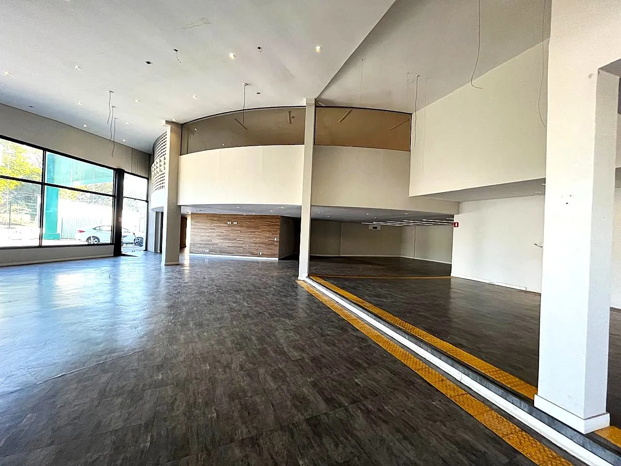 Loja / Salão / Ponto Comercial para aluguel, 2100m² — foto 3 de 23