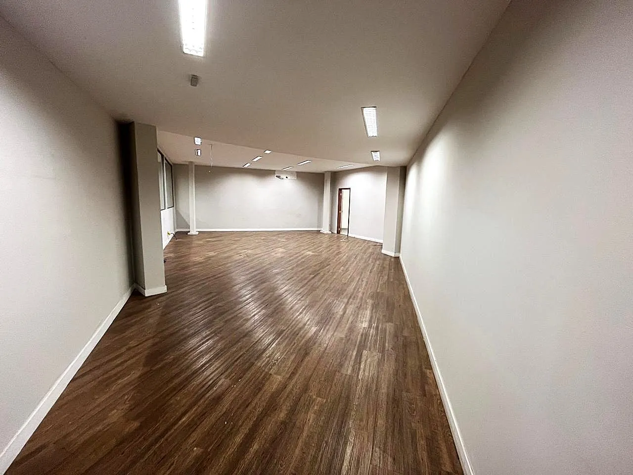 Loja / Salão / Ponto Comercial para aluguel, 2100m² — foto 14 de 23