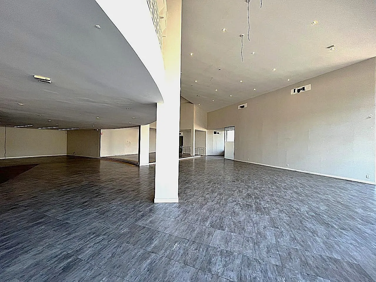 Loja / Salão / Ponto Comercial para aluguel, 2100m² — foto 5 de 23