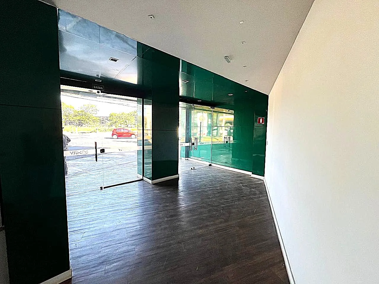 Loja / Salão / Ponto Comercial para aluguel, 2100m² — foto 6 de 23