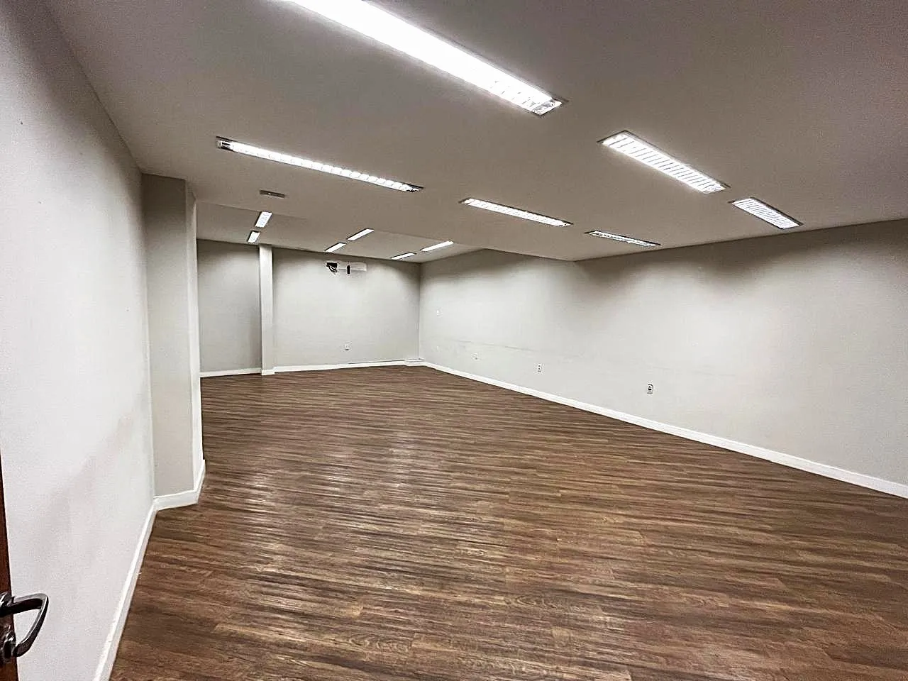 Loja / Salão / Ponto Comercial para aluguel, 2100m² — foto 12 de 23
