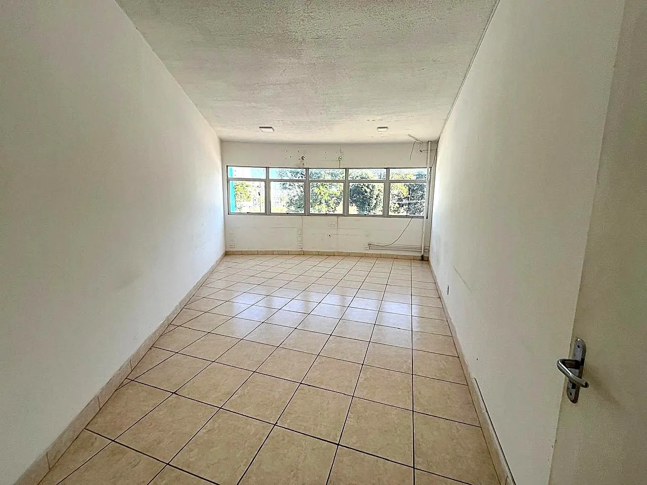Loja / Salão / Ponto Comercial para aluguel, 2100m² — foto 18 de 23