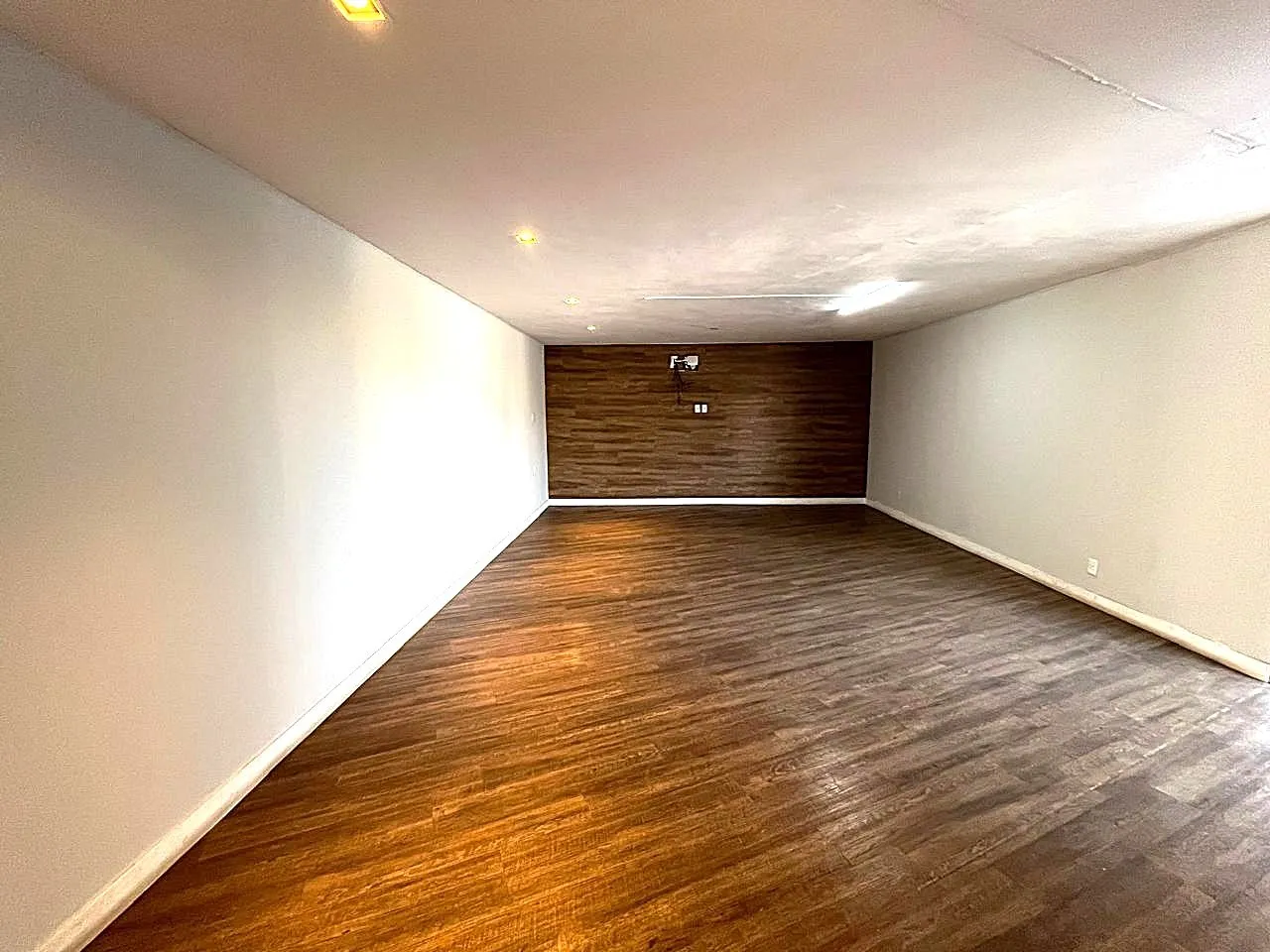 Loja / Salão / Ponto Comercial para aluguel, 2100m² — foto 7 de 23