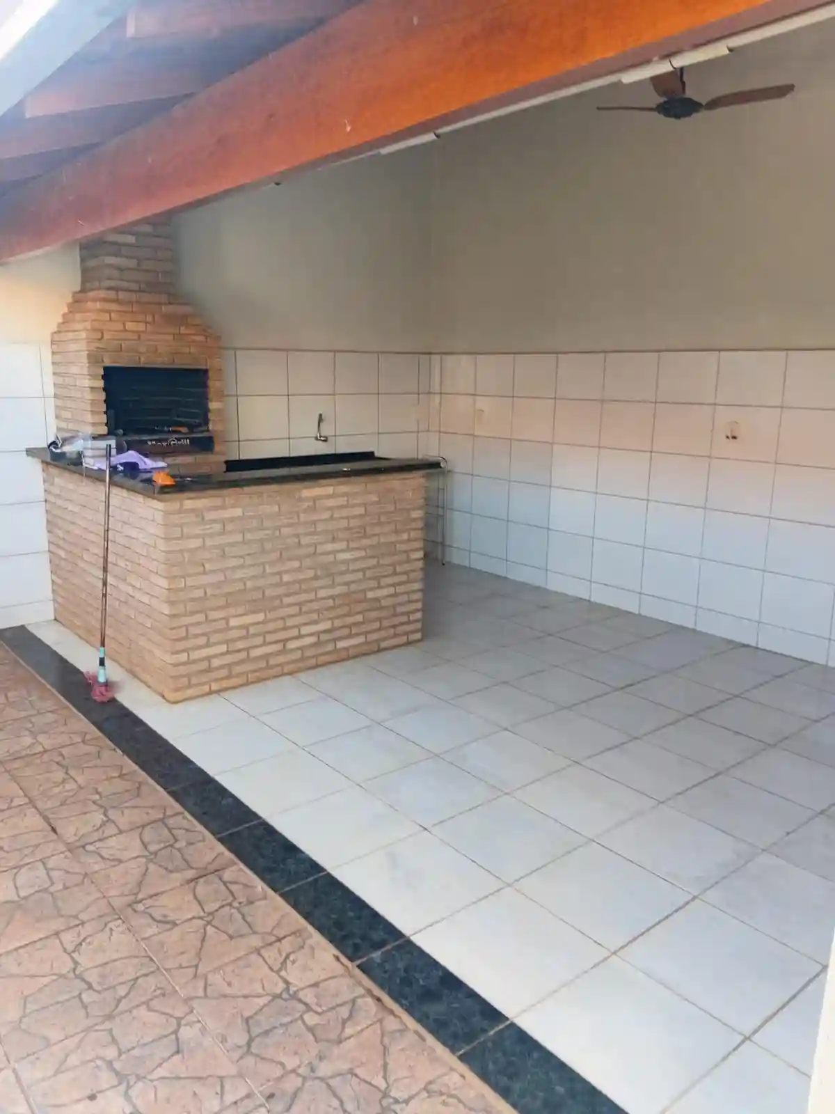 Casa com 3 quartos à venda, 200m² — foto 1 de 11