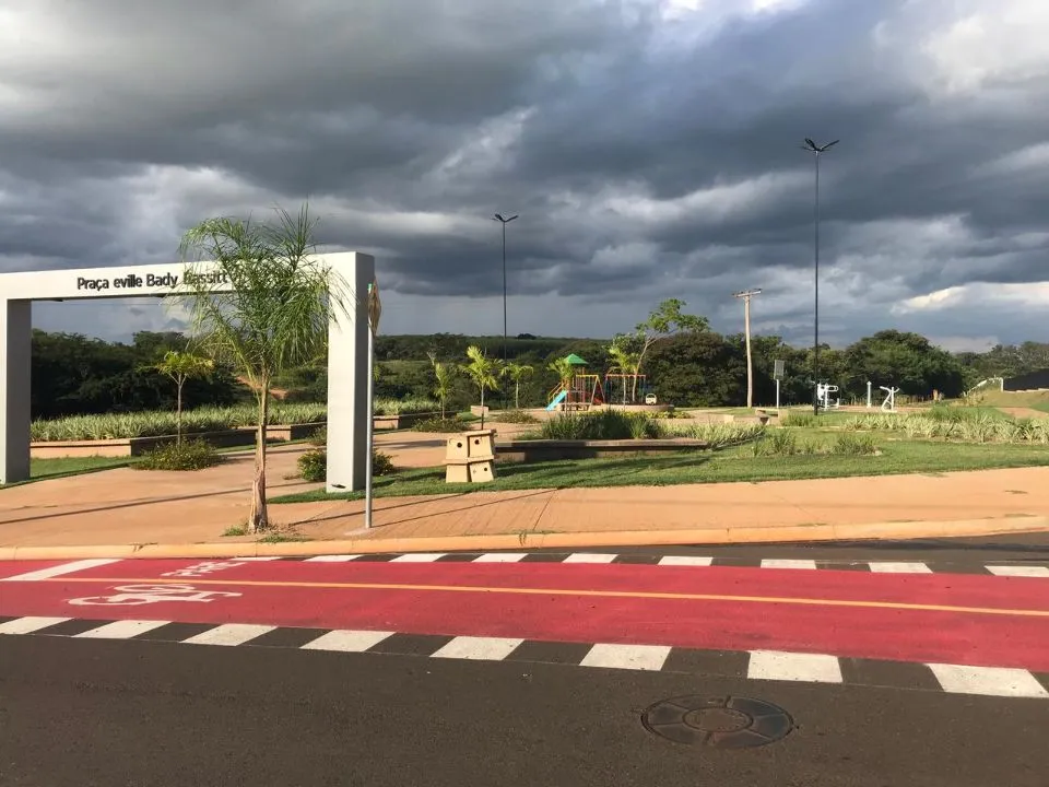 Terreno / Lote / Condomínio à venda — foto 1 de 4