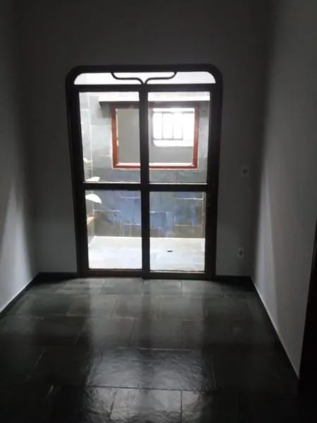 Casa à venda — foto 2 de 3