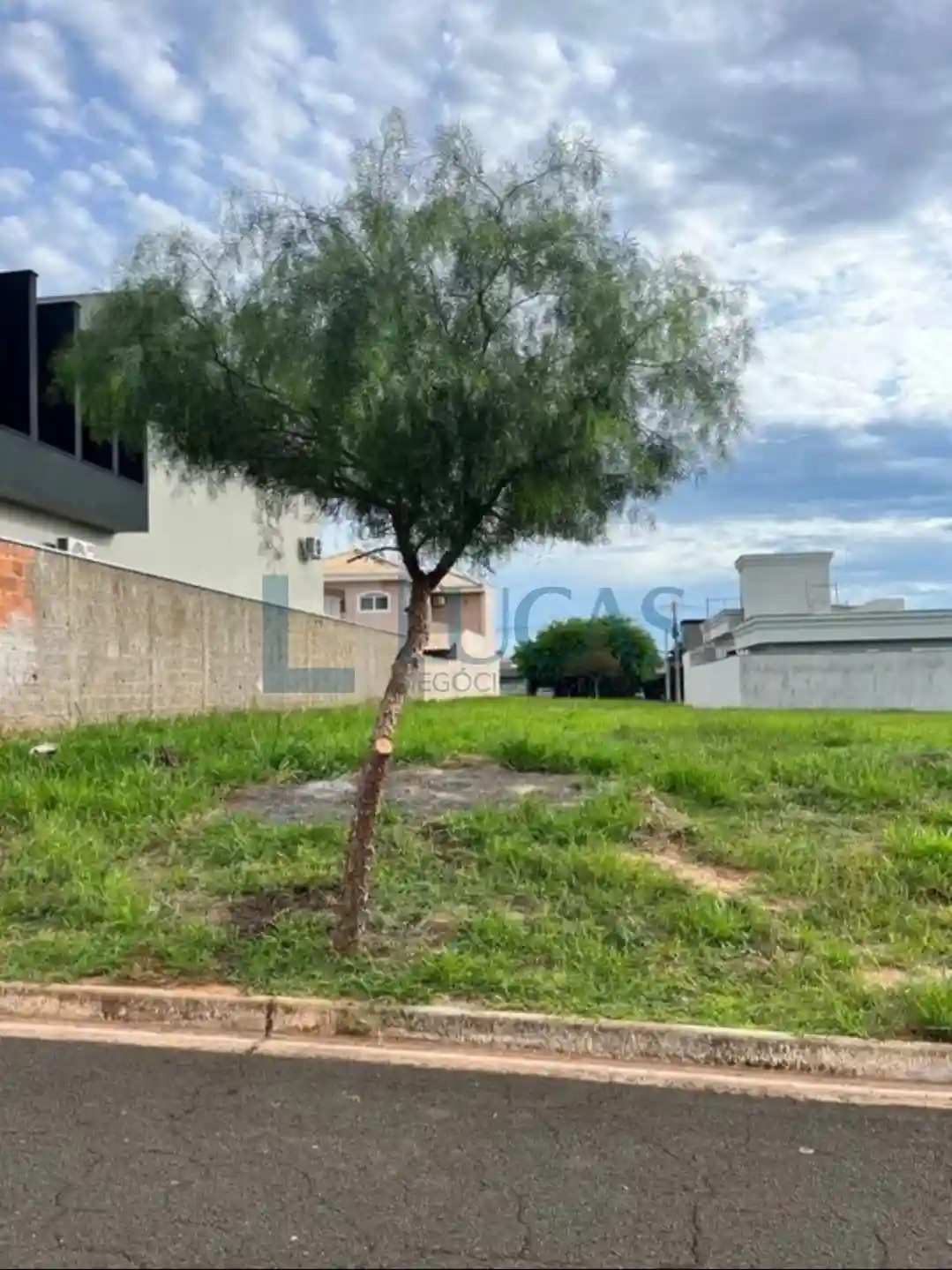 Terreno / Lote / Condomínio  à venda, 360m² — foto 3 de 3