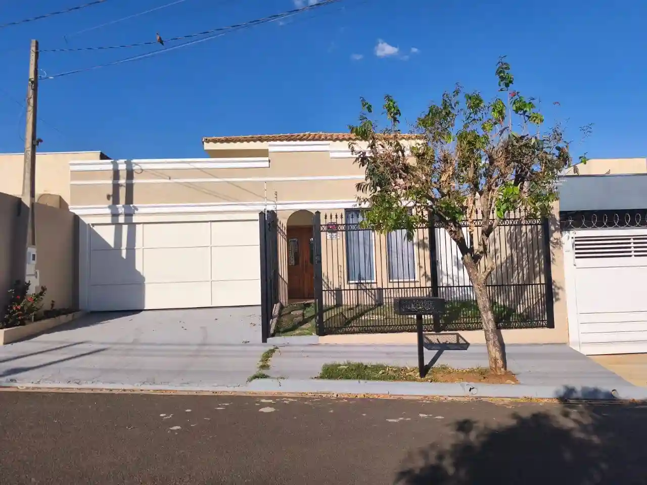 Casa com 3 quartos à venda, 242m² — foto 1 de 46