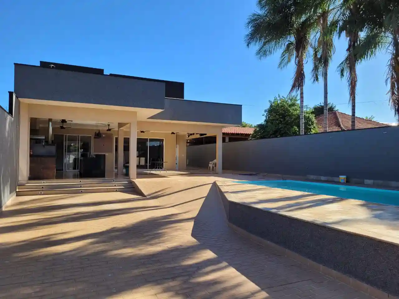 Casa de Condomínio com 4 quartos à venda, 290m² — foto 1 de 11