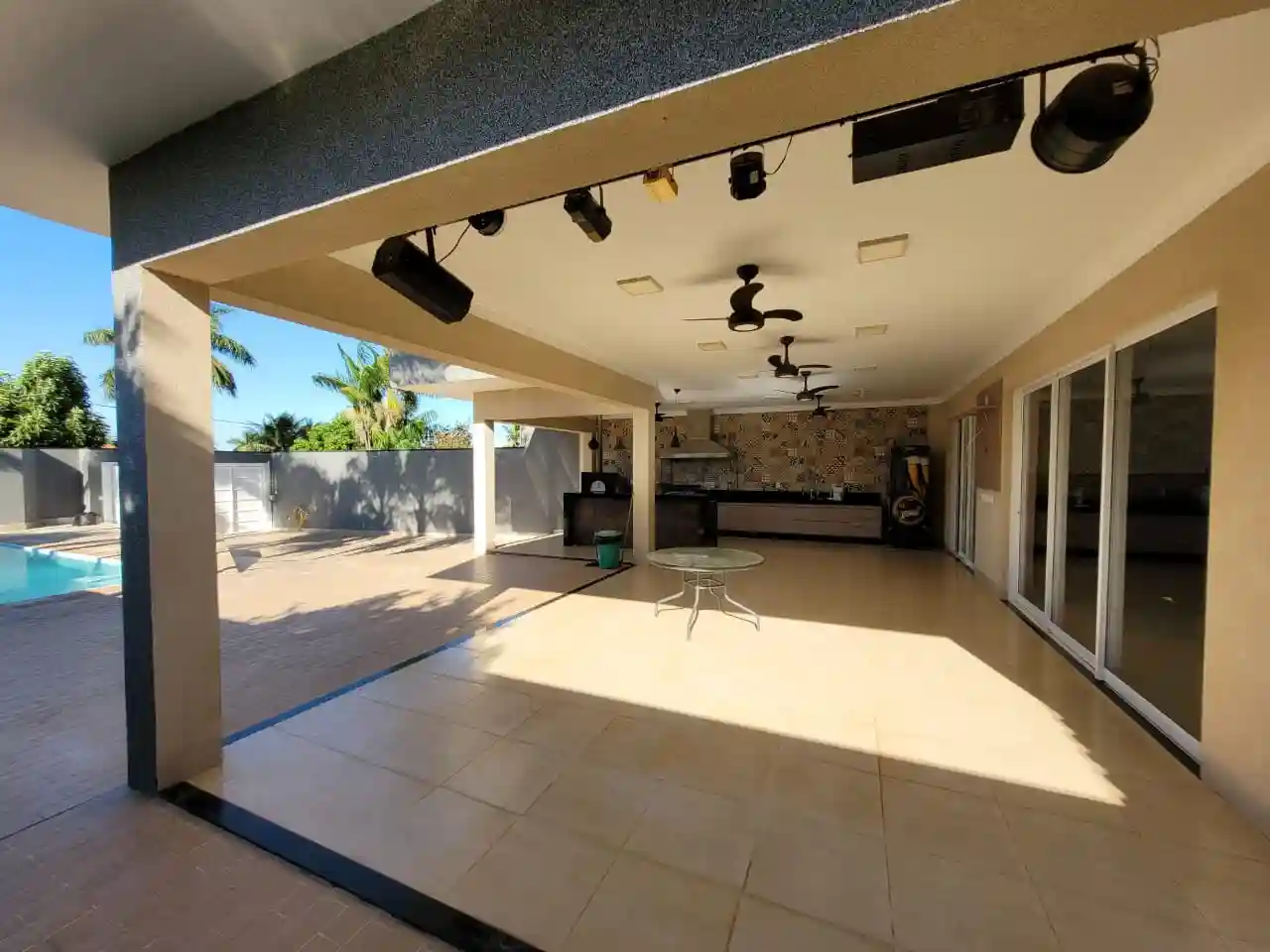 Casa de Condomínio com 4 quartos à venda, 290m² — foto 9 de 11