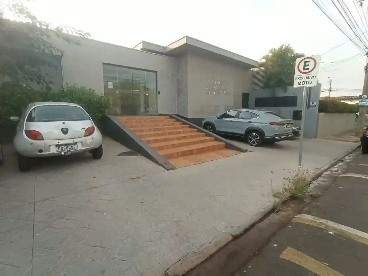 Casa Comercial com 13 quartos para aluguel, 577m² — foto 2 de 19