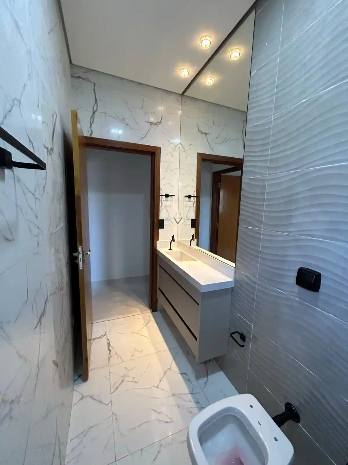 Casa de Condomínio com 3 quartos à venda, 200m² — foto 3 de 11