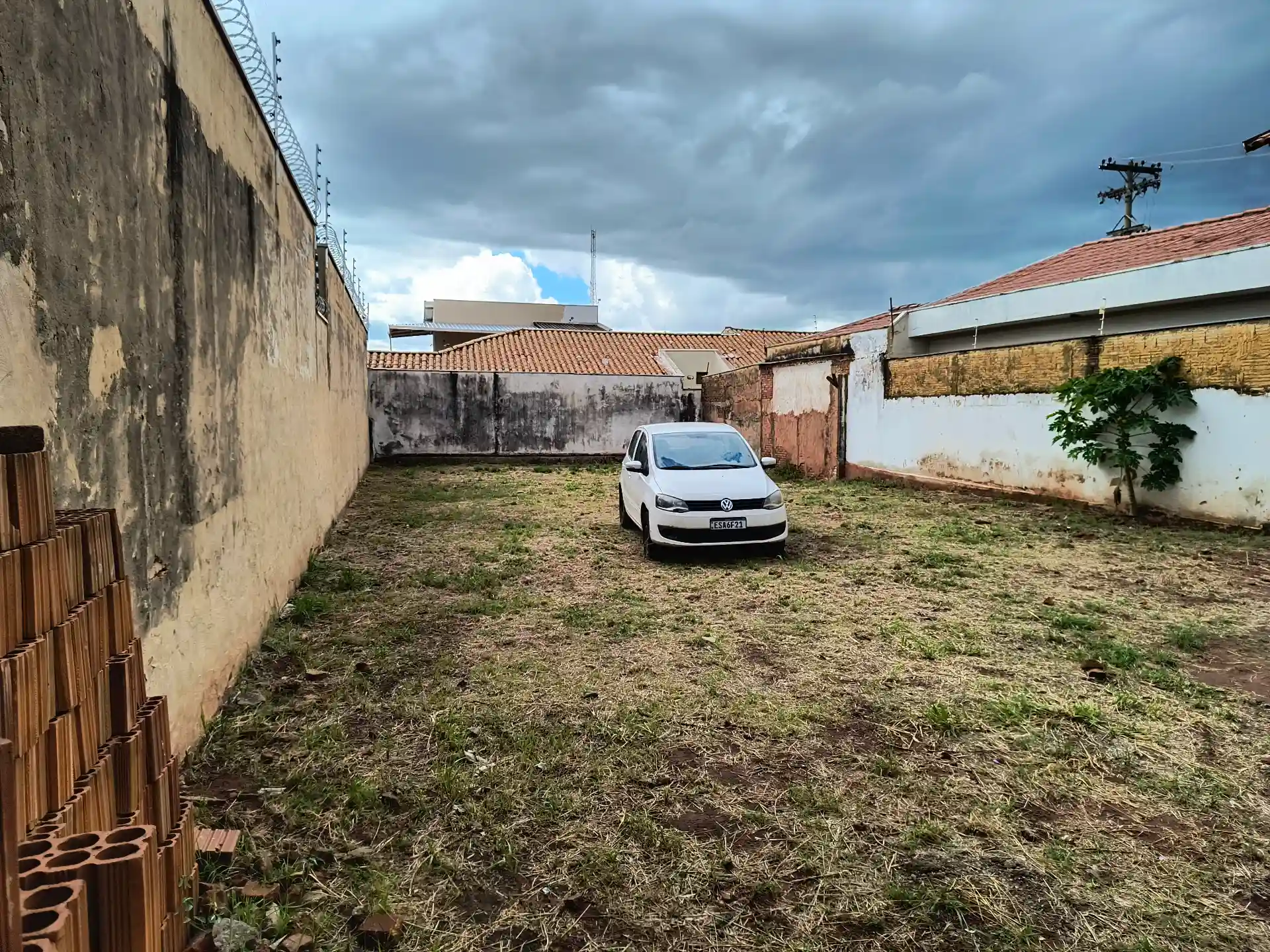 Terreno / Lote / Condomínio  à venda, 330m² — foto 1 de 8