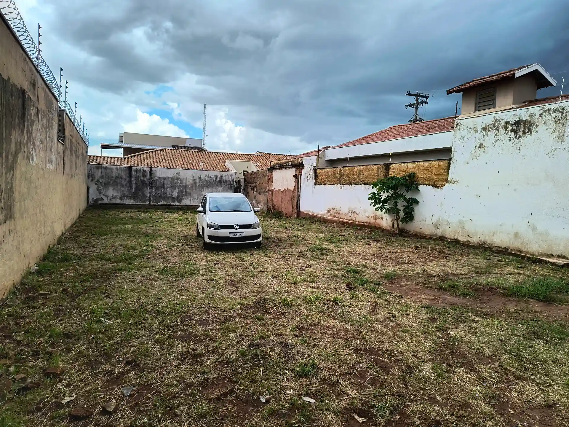 Terreno / Lote / Condomínio  à venda, 330m² — foto 6 de 8
