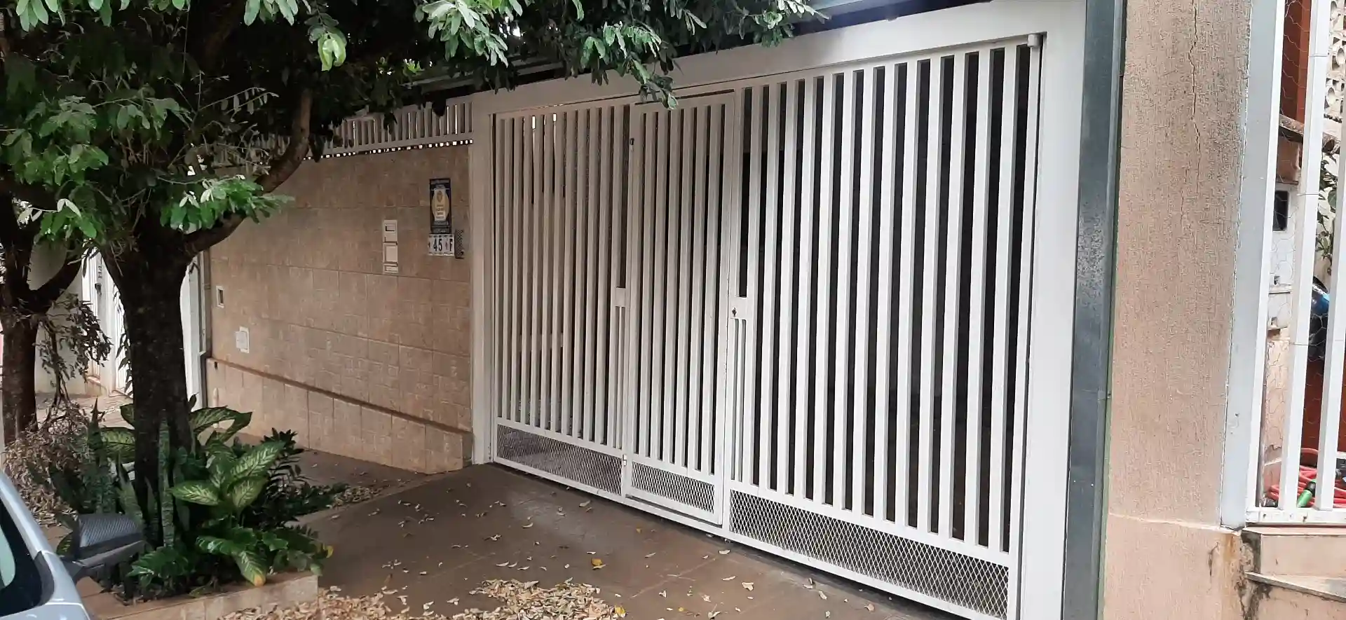 Casa com 3 quartos para aluguel, 180m² — foto 1 de 30