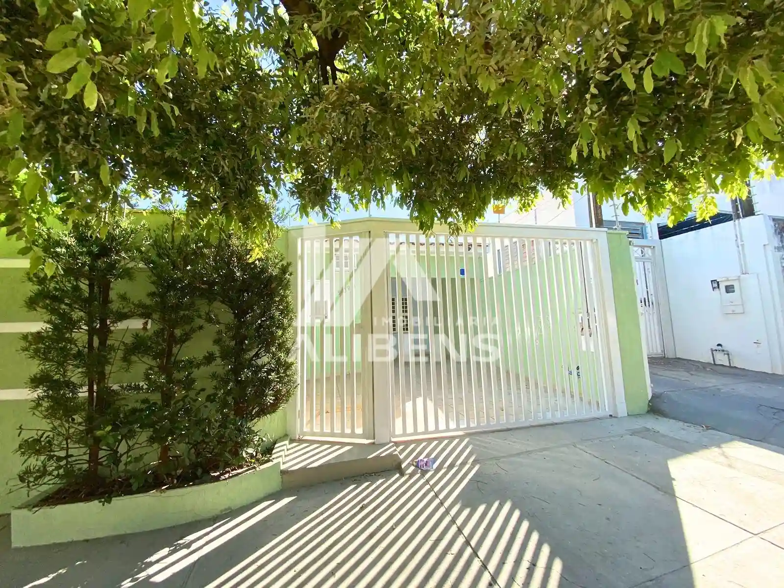 Casa com 3 quartos à venda, 200m² — foto 1 de 21