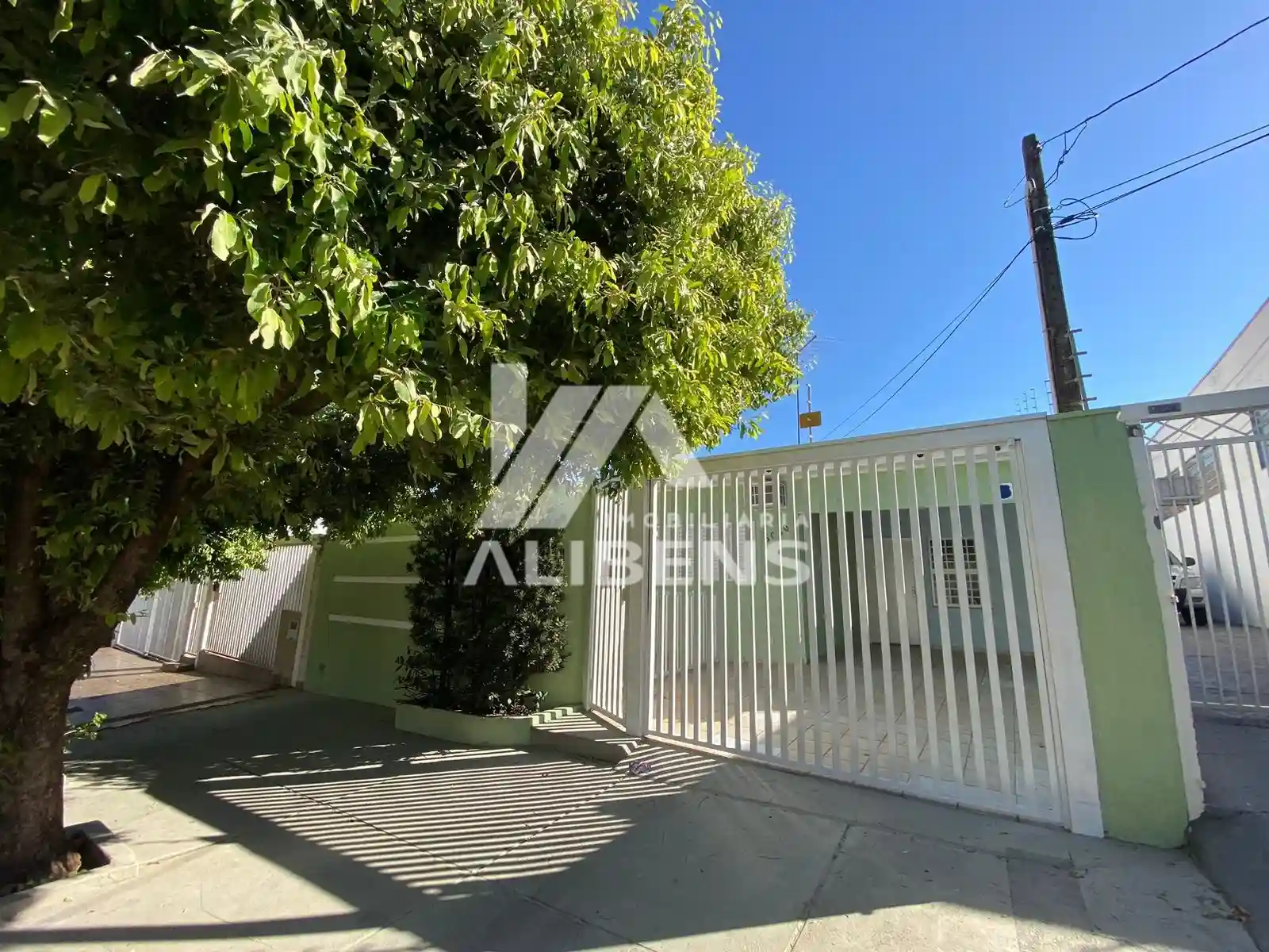 Casa com 3 quartos à venda, 200m² — foto 2 de 21