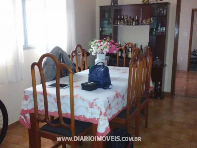 Casa à venda — foto 1 de 2