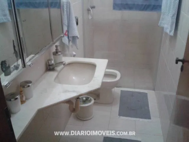 Casa à venda — foto 2 de 2