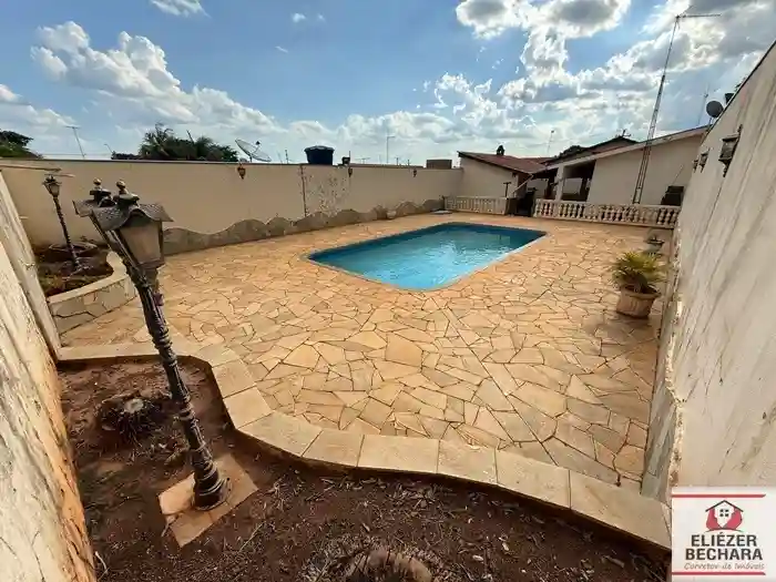 Casa com 3 quartos à venda, 400m² — foto 1 de 26