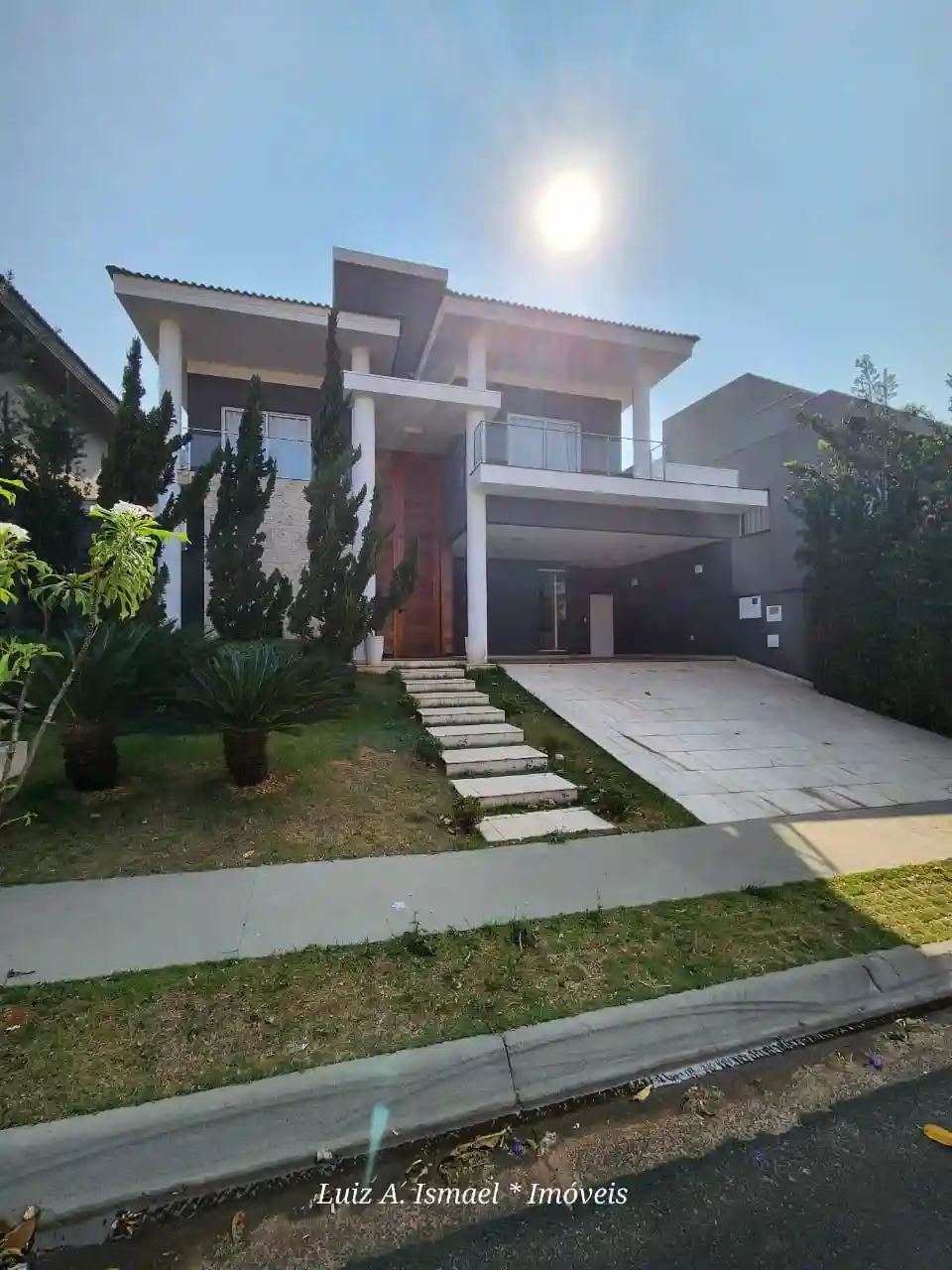 Casa de Condomínio com 4 quartos à venda, 460m² — foto 1 de 55