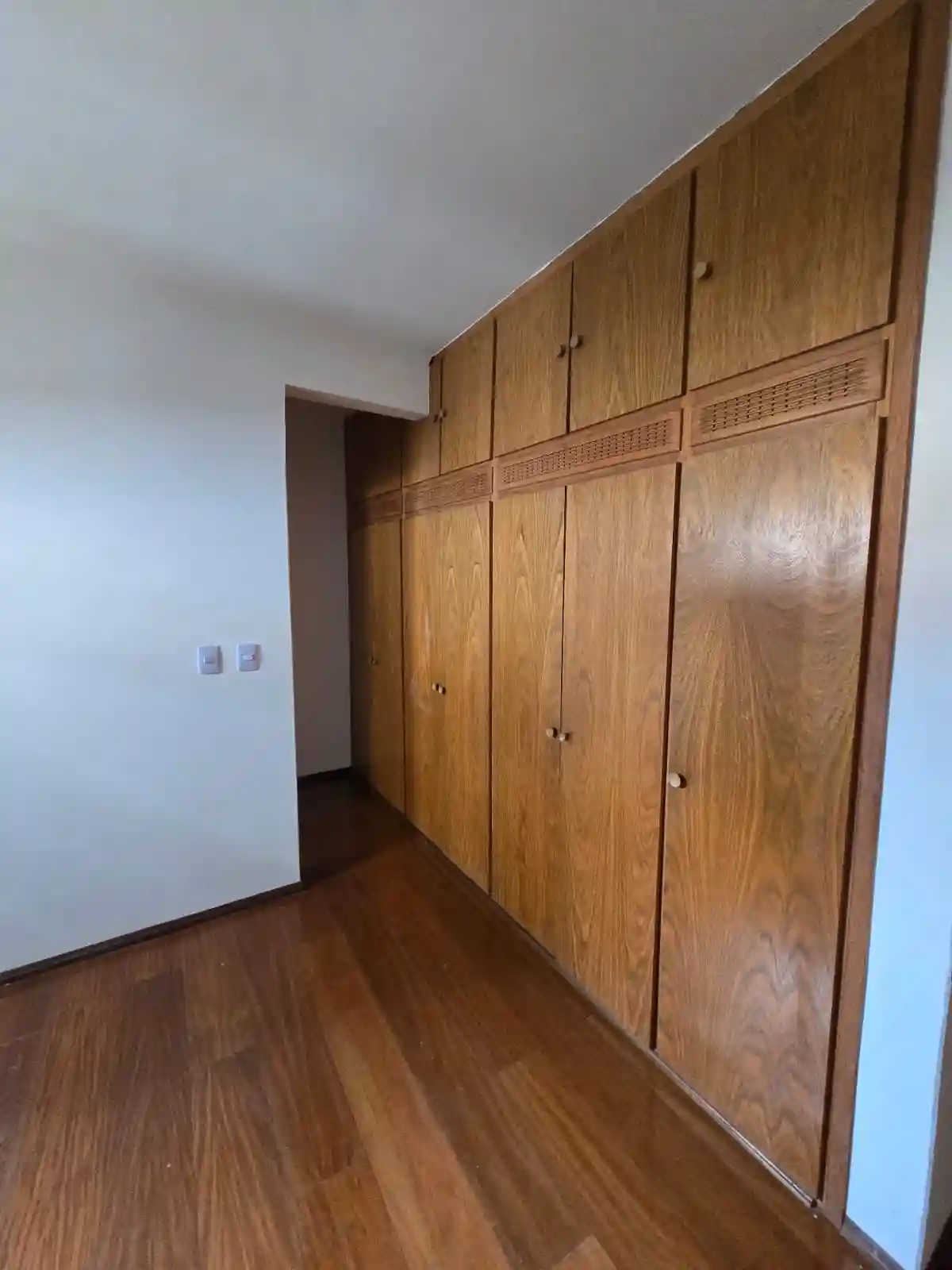 Apartamento com 3 quartos para aluguel, 127m² — foto 3 de 8