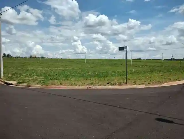 Terreno / Lote / Condomínio  à venda, 307m² — foto 1 de 2