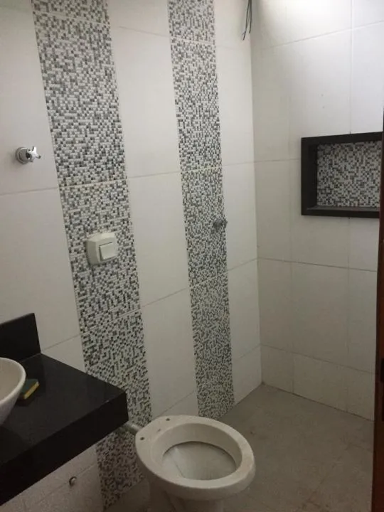 Casa com 3 quartos à venda, 220m² — foto 3 de 8