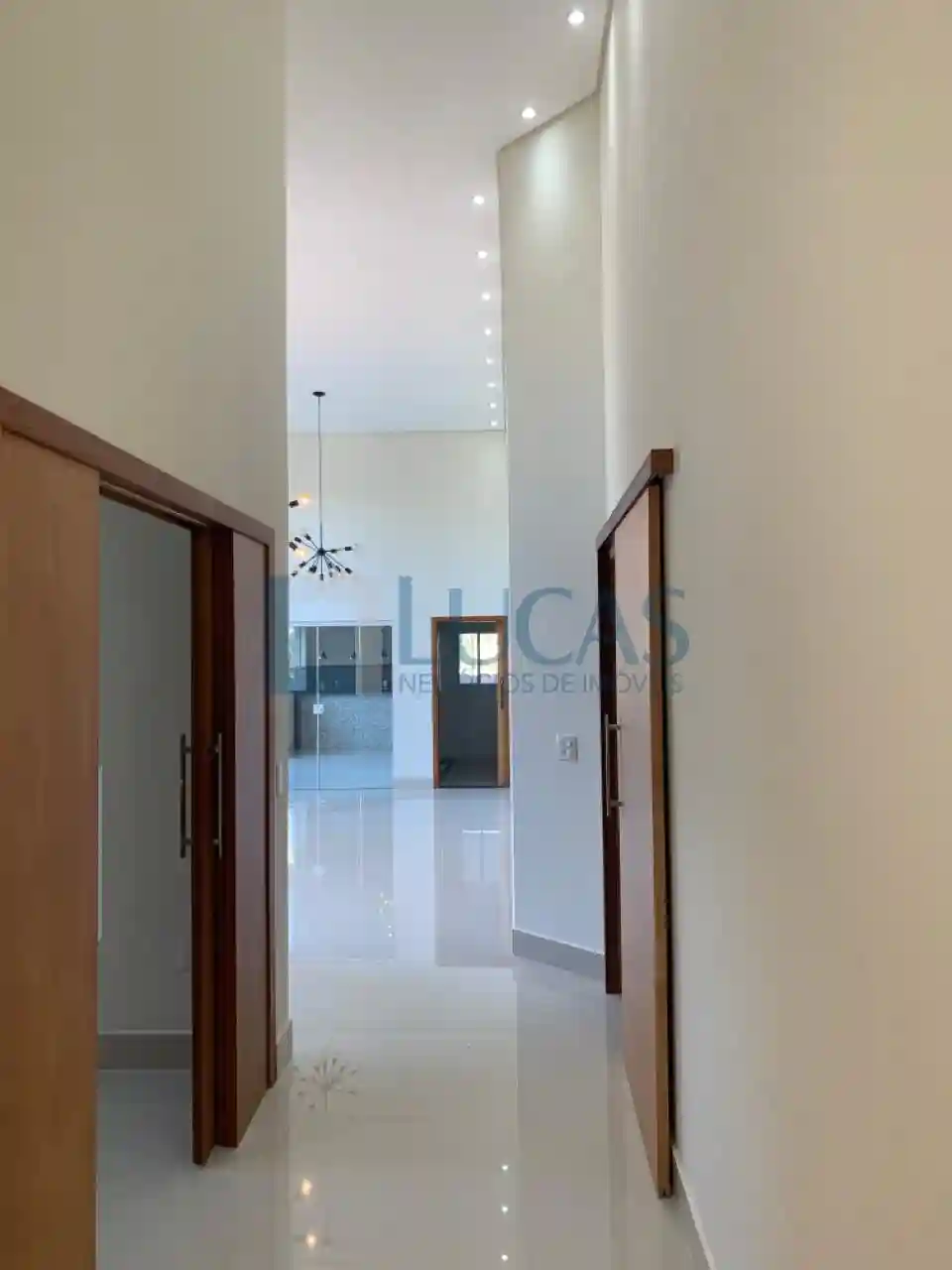 Casa de Condomínio com 3 quartos à venda, 220m² — foto 8 de 35
