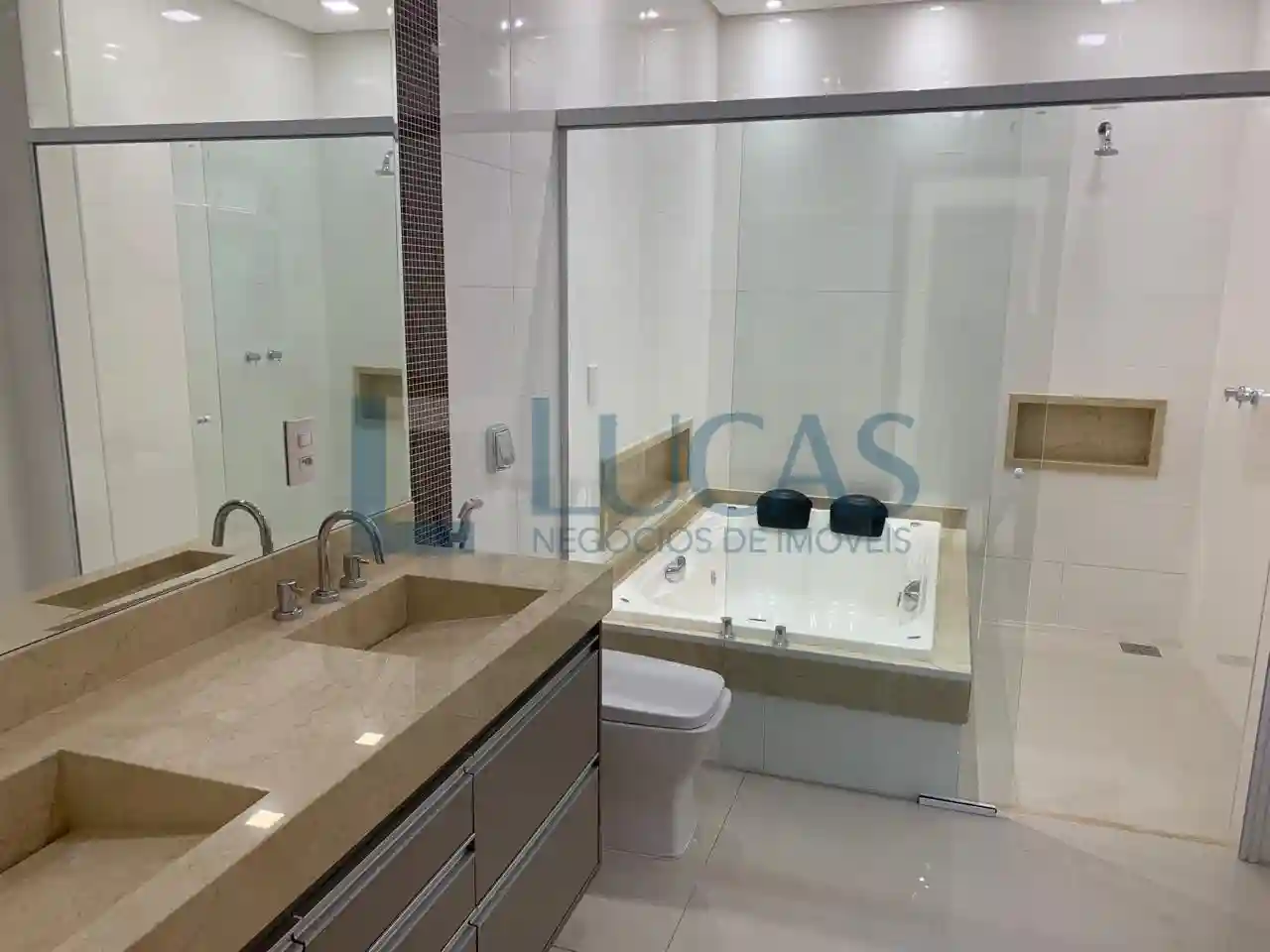 Casa de Condomínio com 3 quartos à venda, 220m² — foto 7 de 35