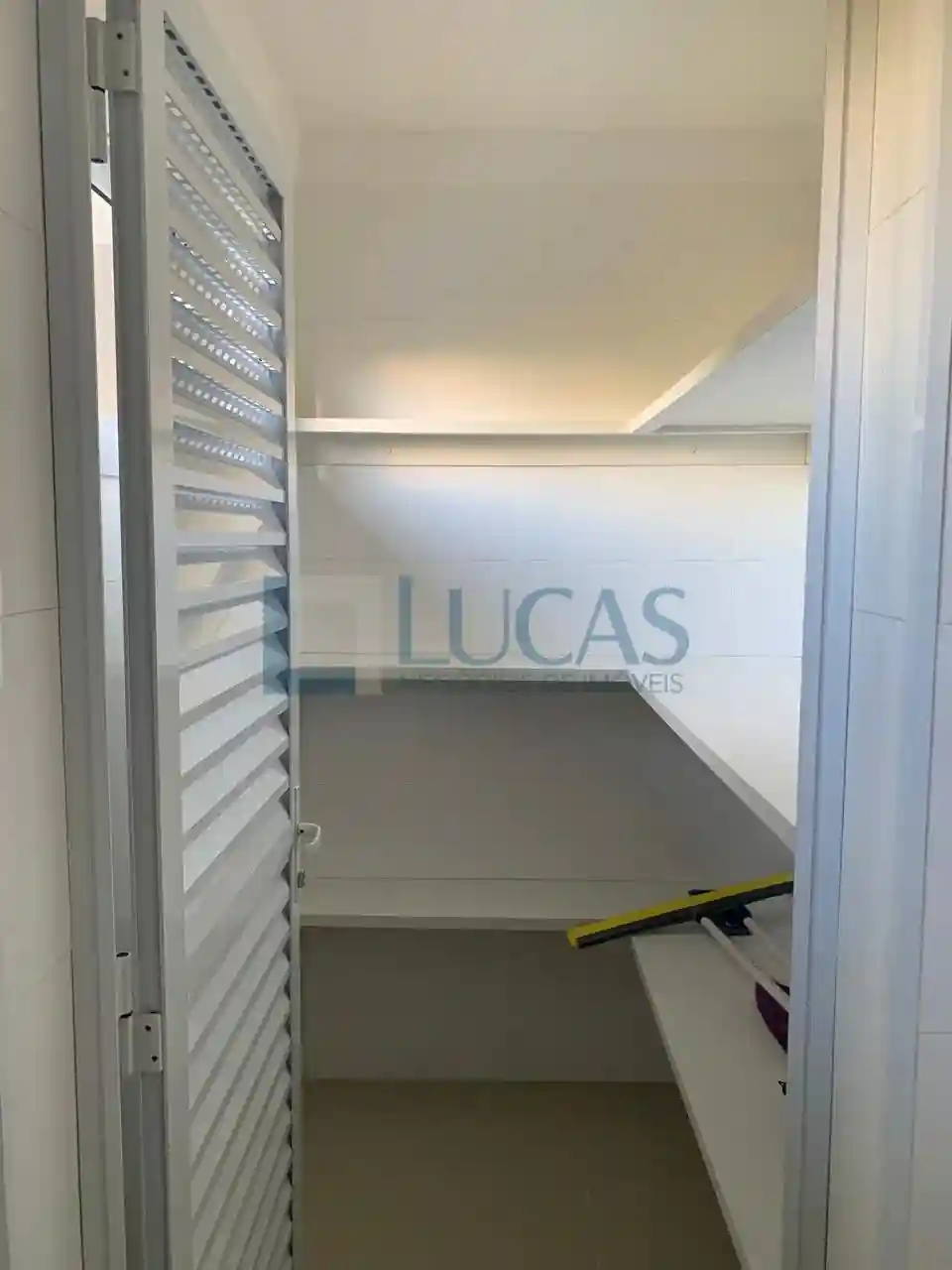 Casa de Condomínio com 3 quartos à venda, 220m² — foto 17 de 35