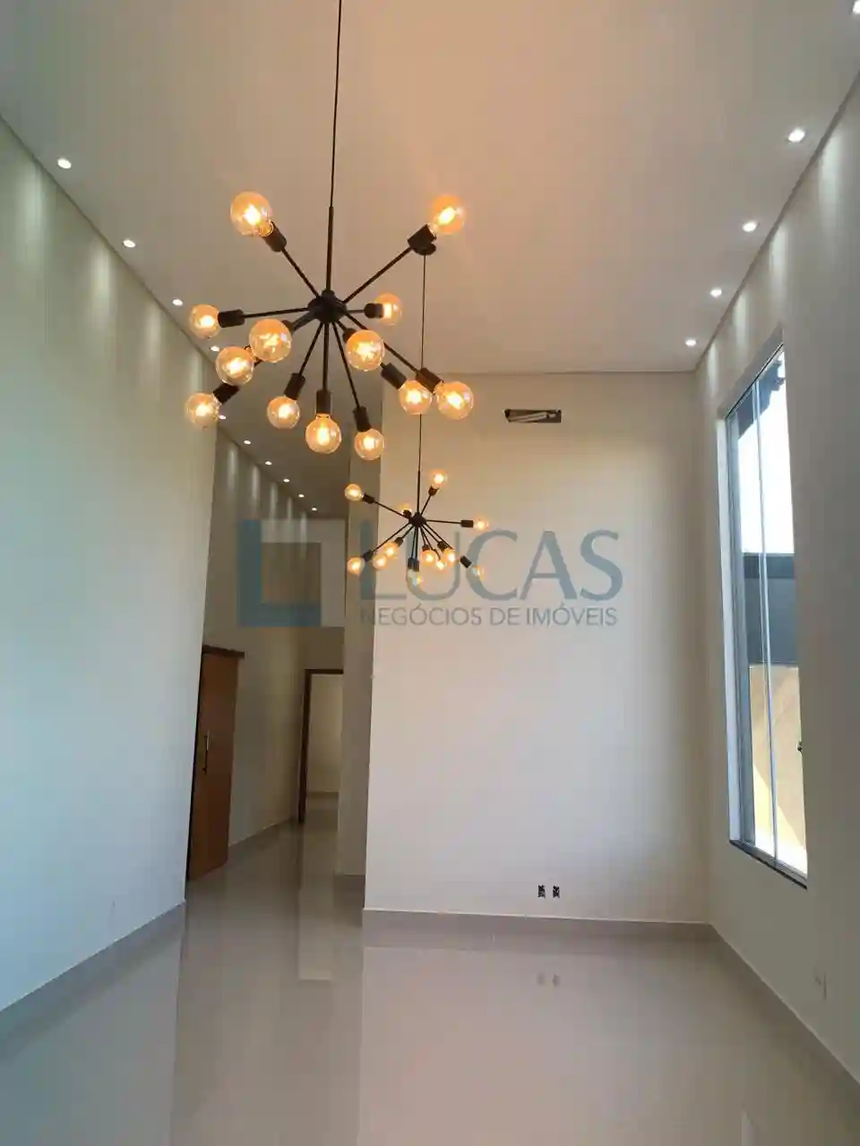 Casa de Condomínio com 3 quartos à venda, 220m² — foto 13 de 35